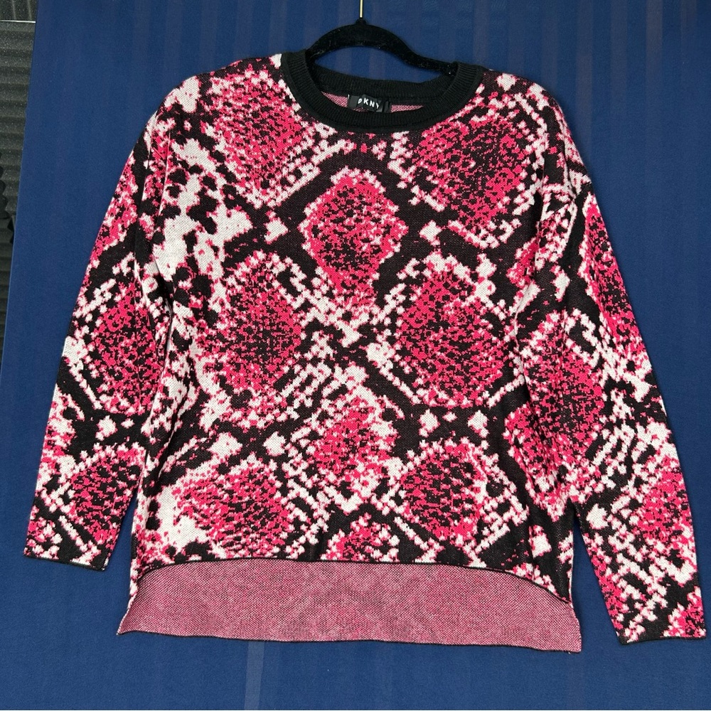 DKNY Womenโs Pink and Black Patterned Sweater, Sizeโ Small